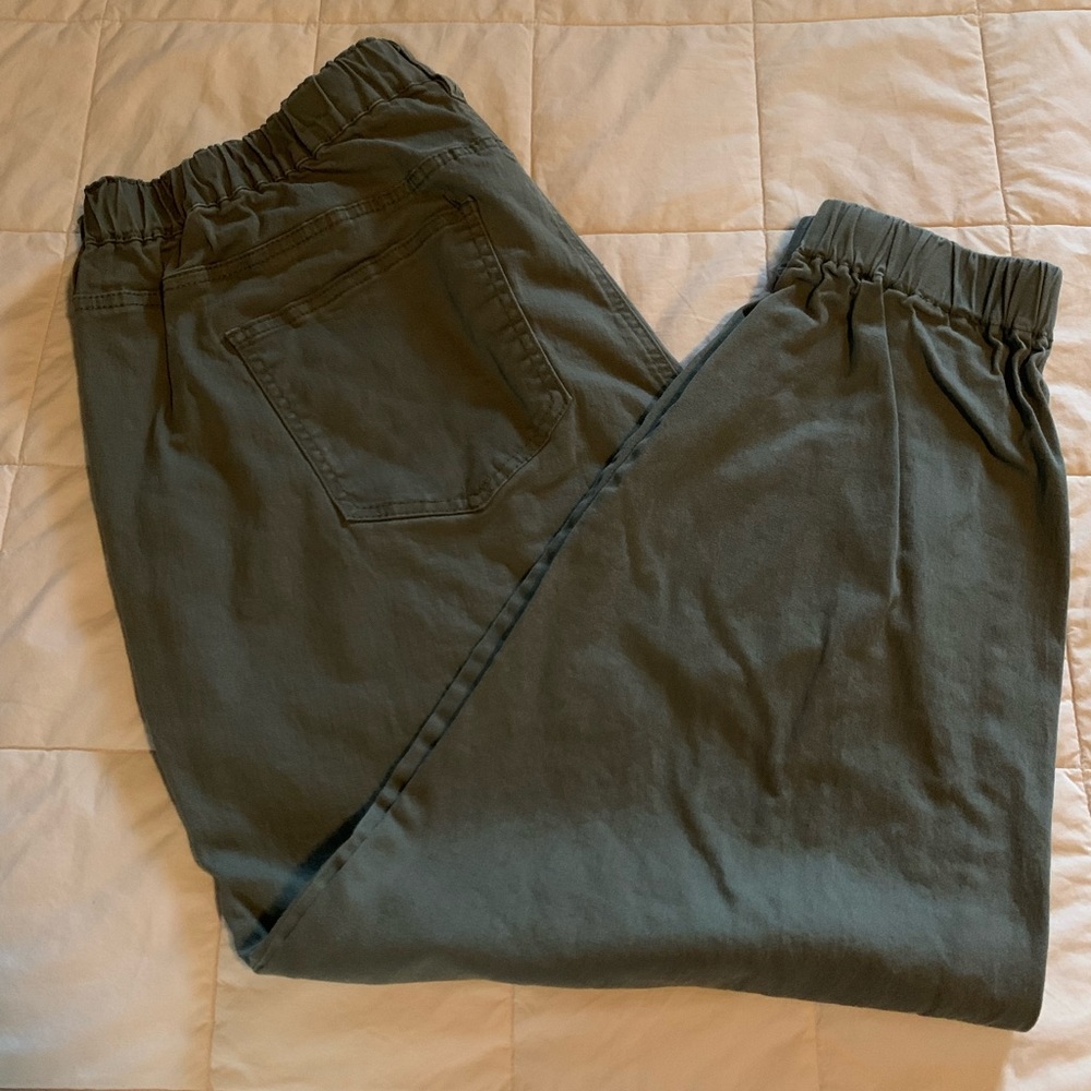 Olive green pant joggers